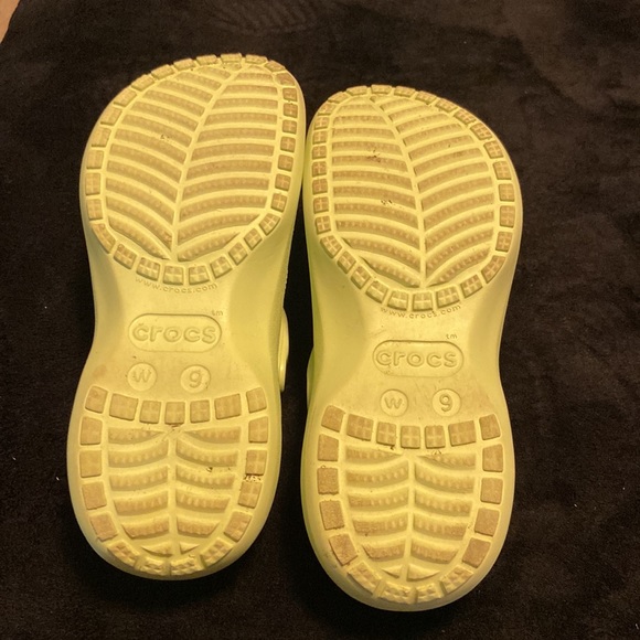 classic light green platform crocs, women’s size 9.5—men’s size 7.5 - Picture 5 of 5